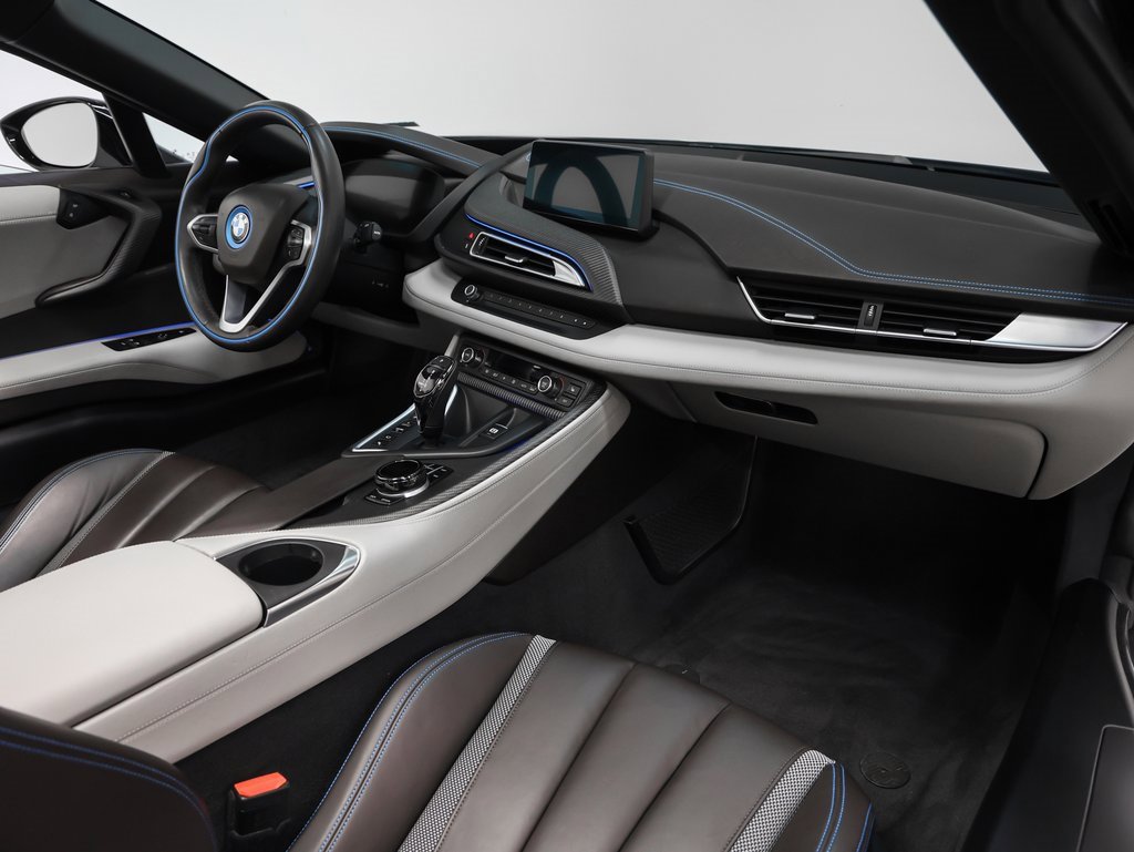 Used 2019 BMW i8 image 22