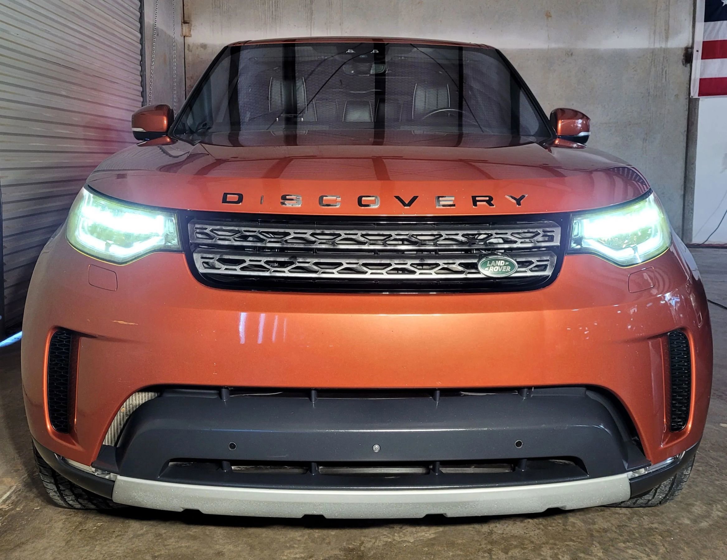 Used 2018 Land Rover Discovery HSE Luxury image 2