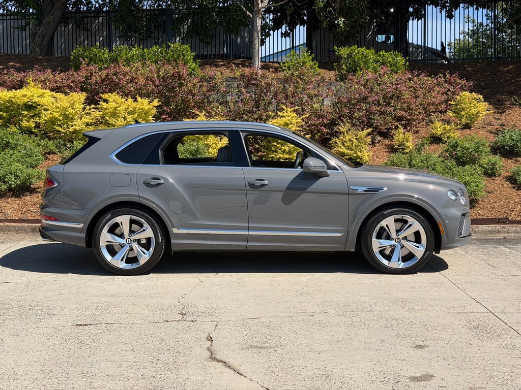 Certified 2025 Bentley Bentayga AWD/4WD image 5