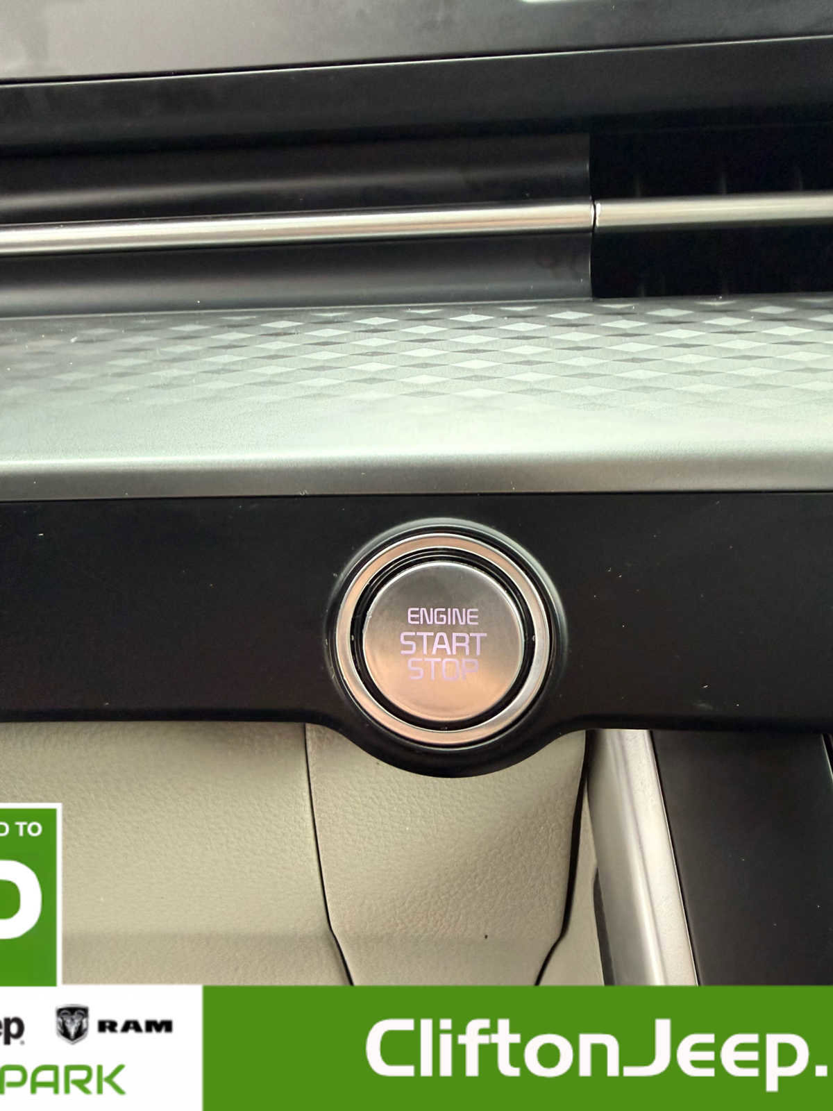 Used 2024 Kia Carnival LX image 19