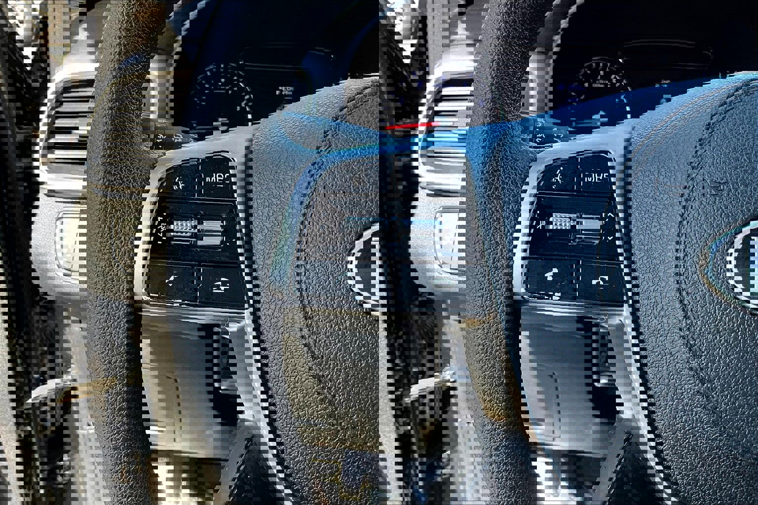 Used 2020 Kia Sorento LX image 11