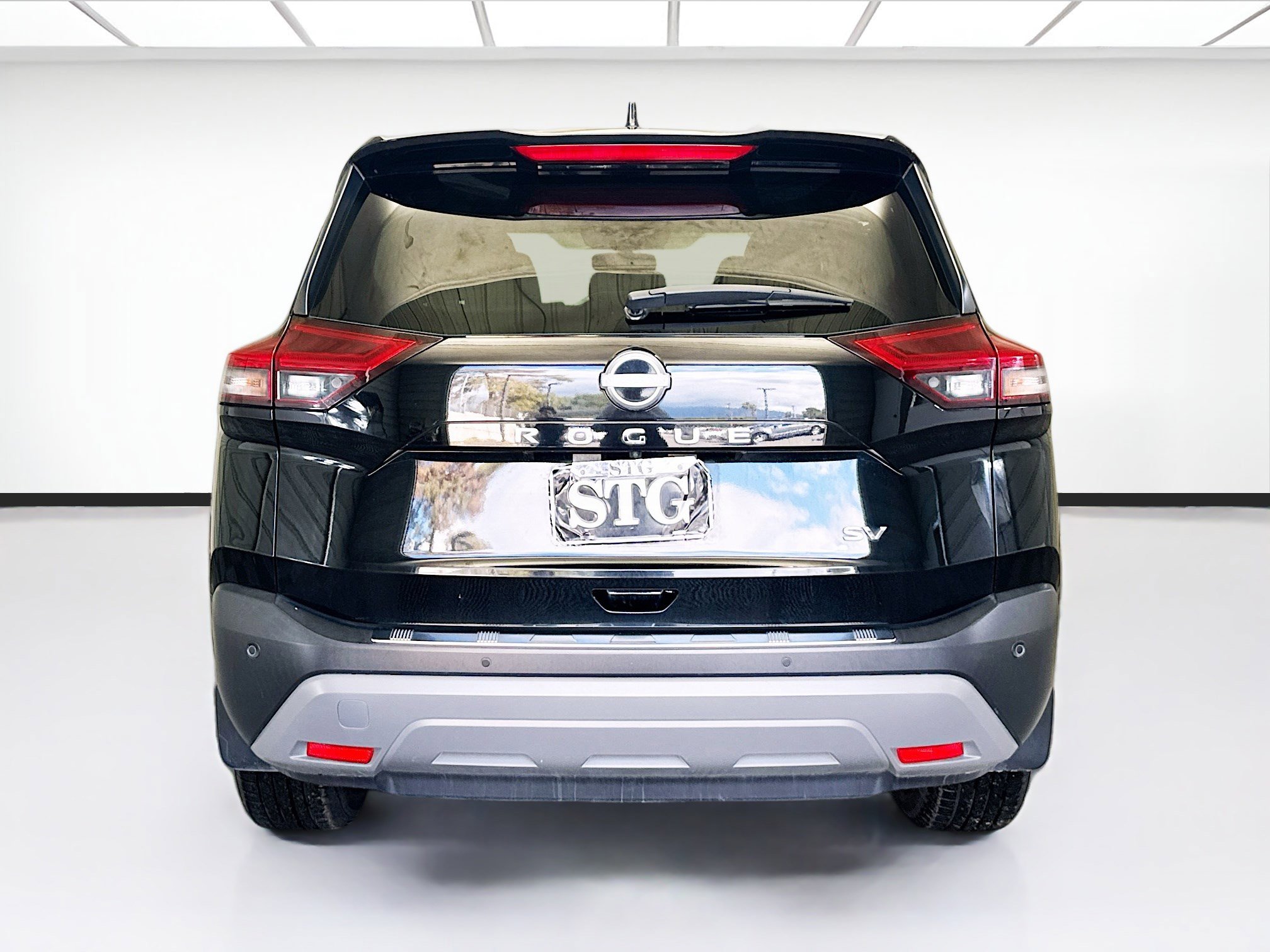 Used 2023 Nissan Rogue SV image 5