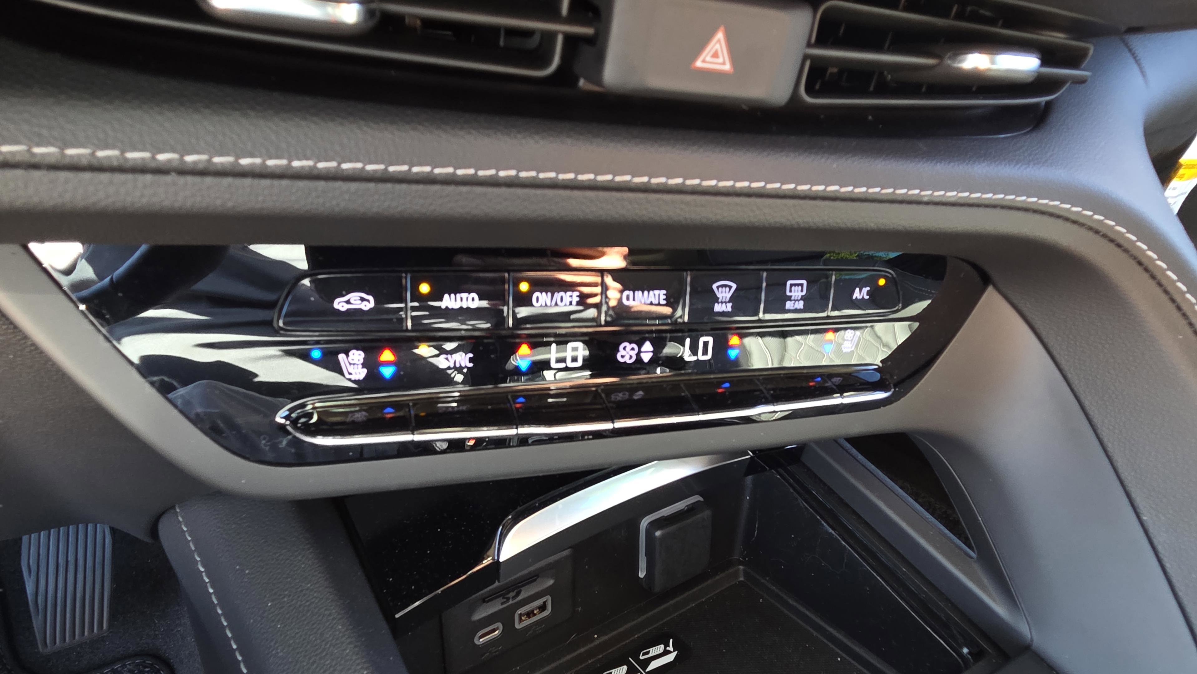 Used 2023 Buick Envision Avenir image 19