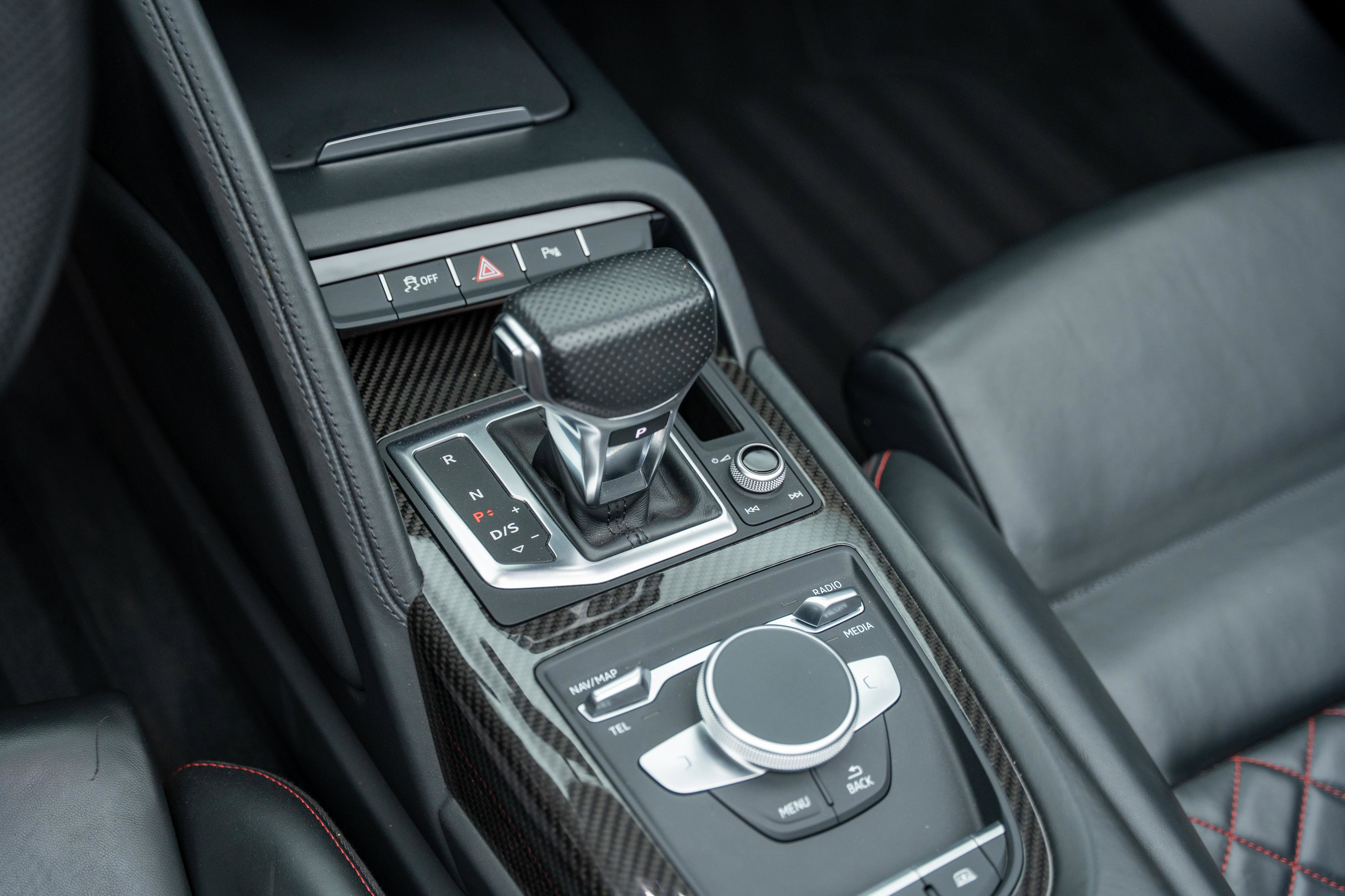 Used 2021 Audi R8 V10 w/ Premium Package RWD image 28