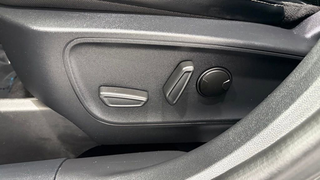 Used 2024 Ford Escape Platinum AWD/4WD image 16