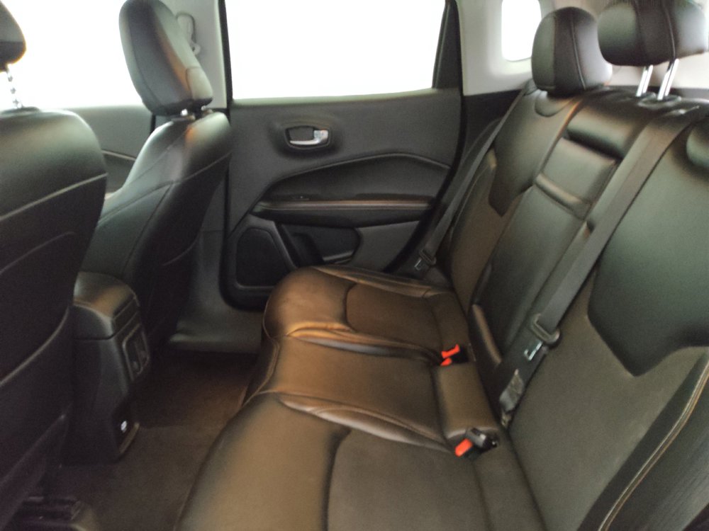 Used 2018 Jeep Compass Latitude w/ Cold Weather Group AWD/4WD image 18