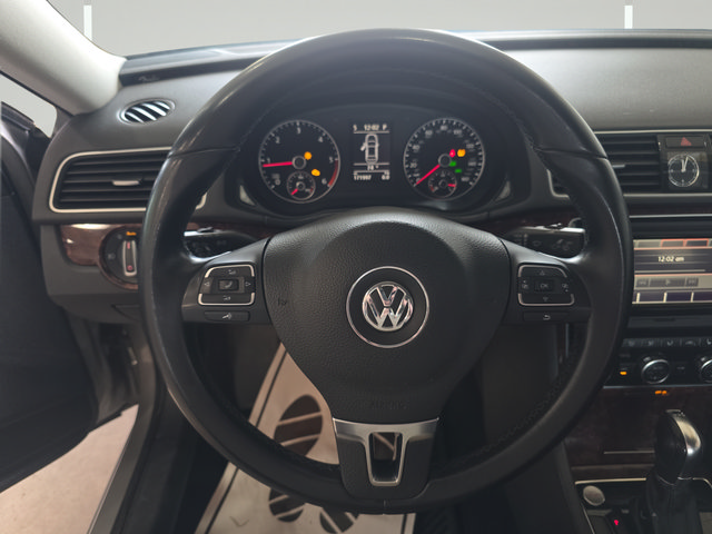 Used 2013 Volkswagen Passat TDI SEL Premium FWD image 14