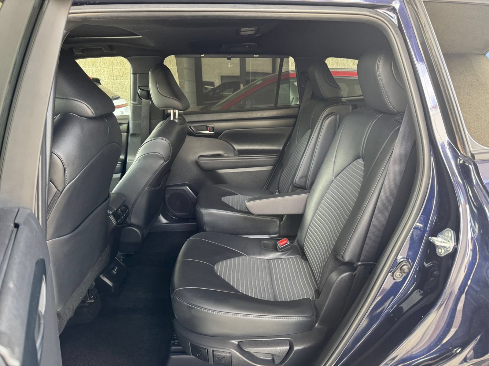Used 2025 Toyota Highlander XSE AWD/4WD image 27