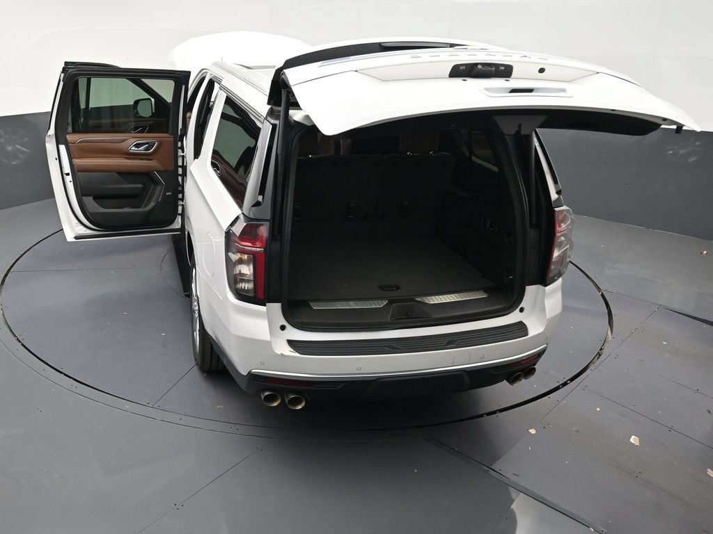 Used 2023 Chevrolet Suburban High Country RWD image 32