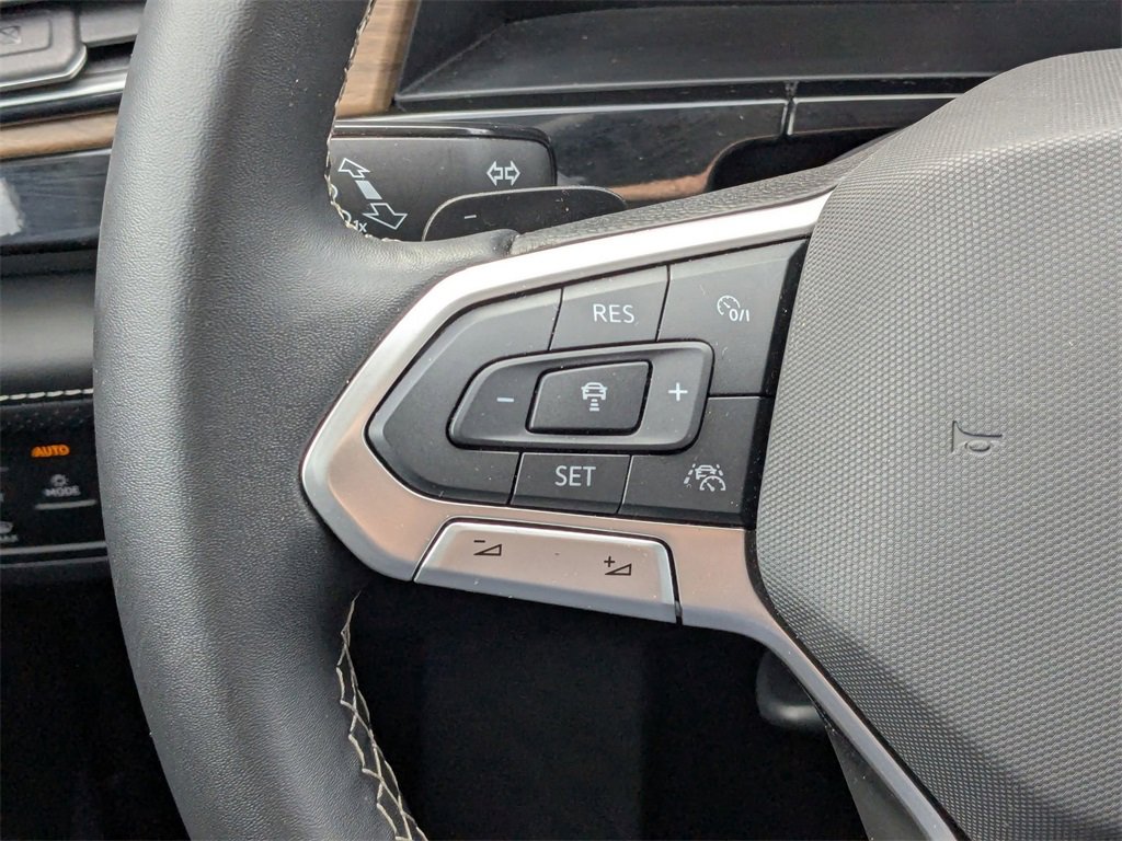 Used 2025 Volkswagen Atlas SE image 19