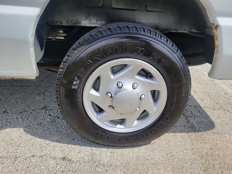 Used 2014 Ford E-350 and Econoline 350 XLT RWD image 31