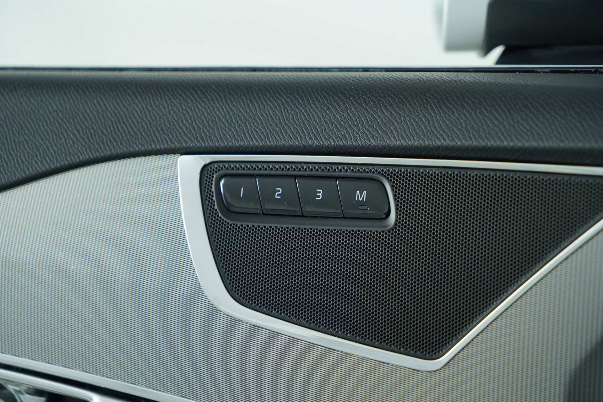 Used 2016 Volvo XC90 T6 R-Design w/ Protection Package Plus image 39