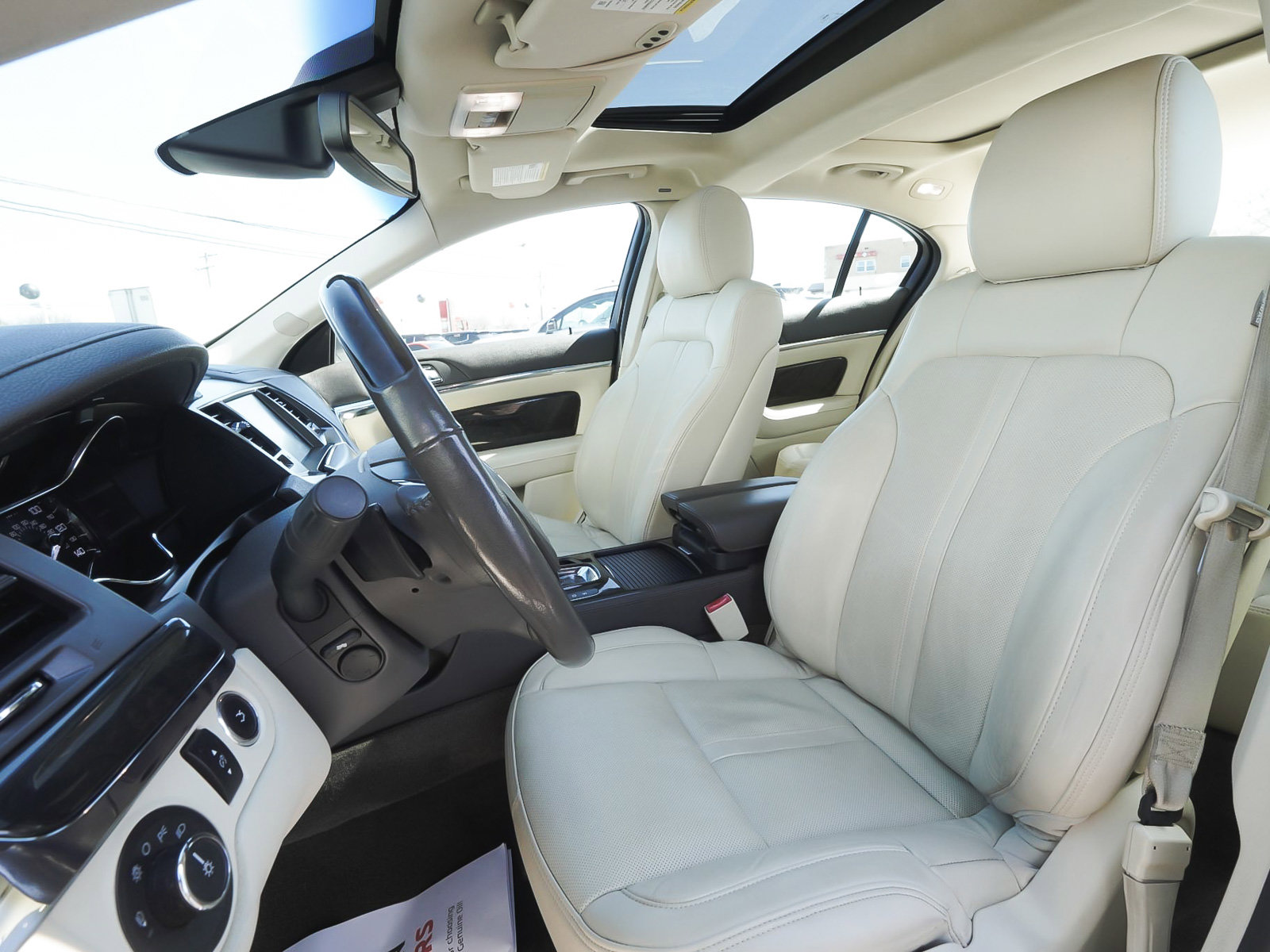 Used 2013 Lincoln MKS AWD image 31