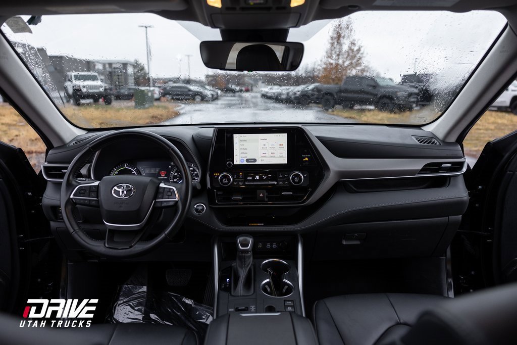 Used 2023 Toyota Highlander XLE image 26