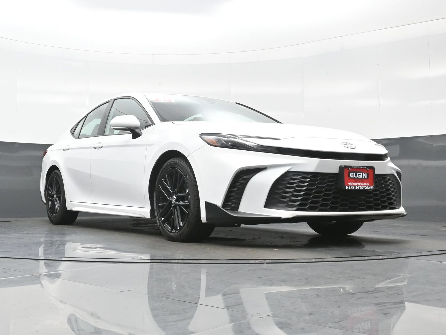 Used 2025 Toyota Camry SE FWD image 27