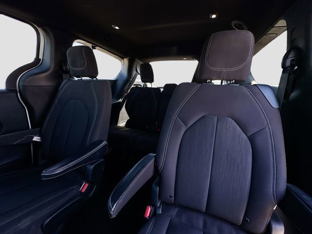 Used 2018 Chrysler Pacifica Touring Plus w/ S Appearance Package FWD image 22