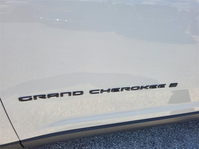 New 2025 Jeep Grand Cherokee Altitude image 3