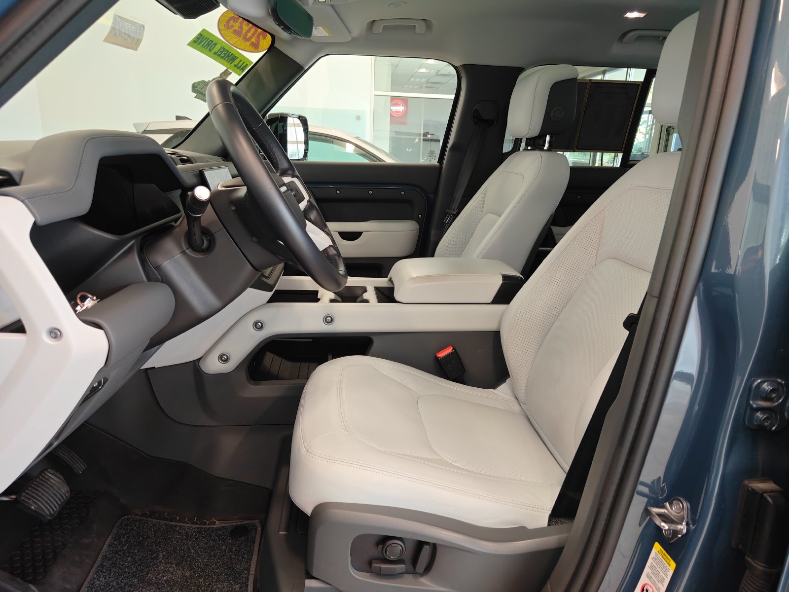 Used 2025 Land Rover Defender 110 S AWD/4WD image 9