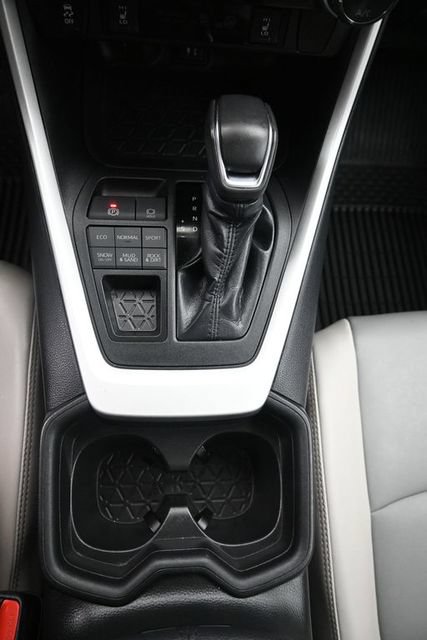 Used 2019 Toyota RAV4 XLE Premium w/ Cold Weather Package AWD/4WD image 18