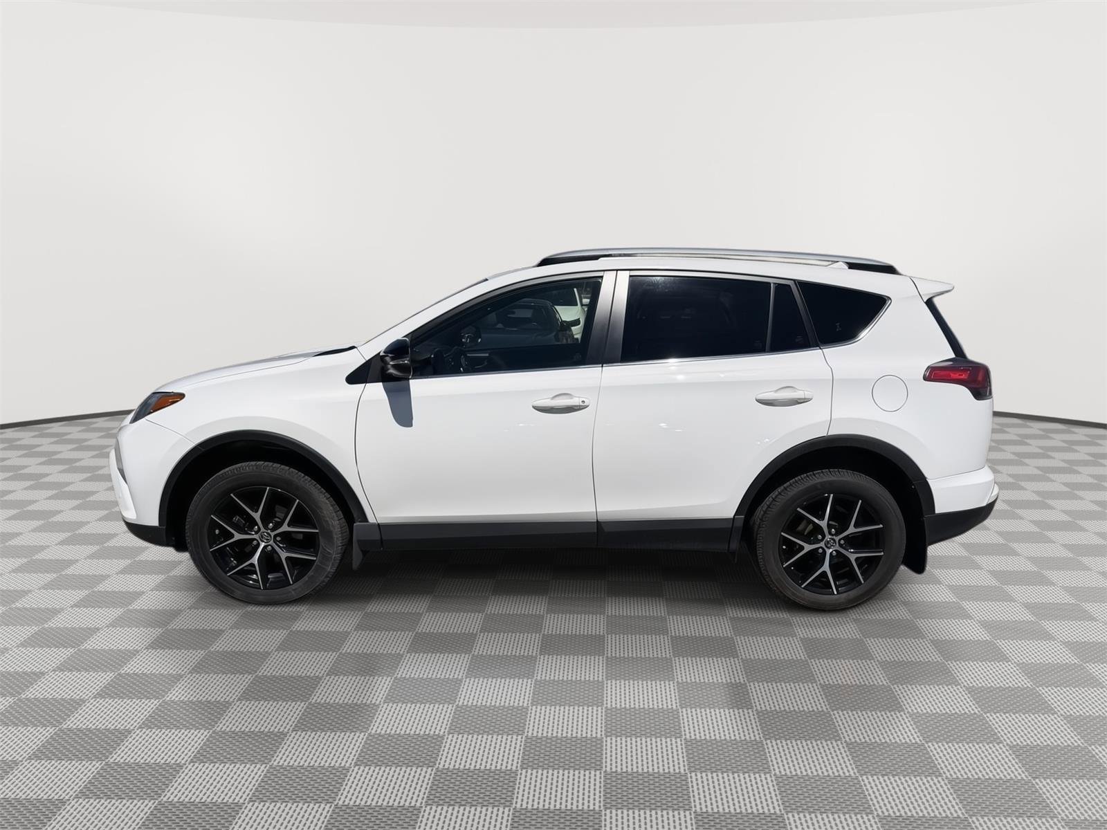 Used 2017 Toyota RAV4 SE w/ Advanced Technology Package AWD/4WD image 4