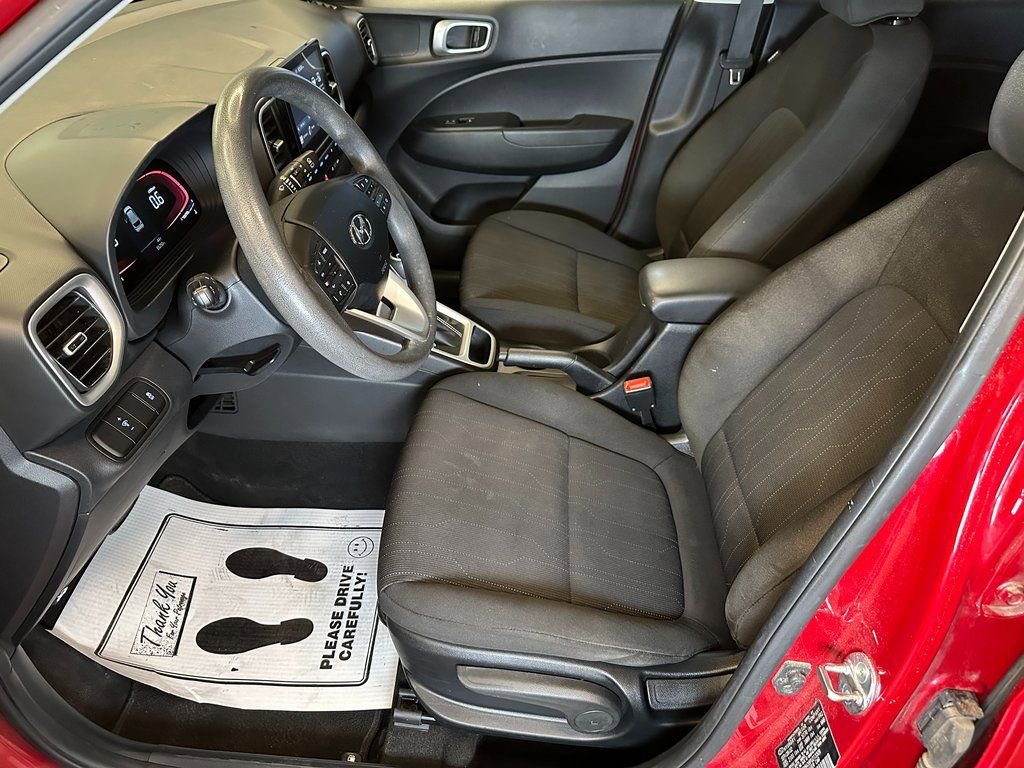 Used 2023 Hyundai Venue SE image 17