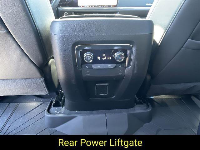 New 2025 Chevrolet Suburban High Country image 30