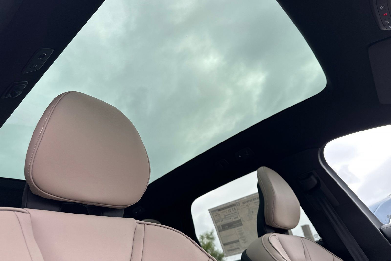 New 2025 Volvo EX90 Plus AWD/4WD image 19