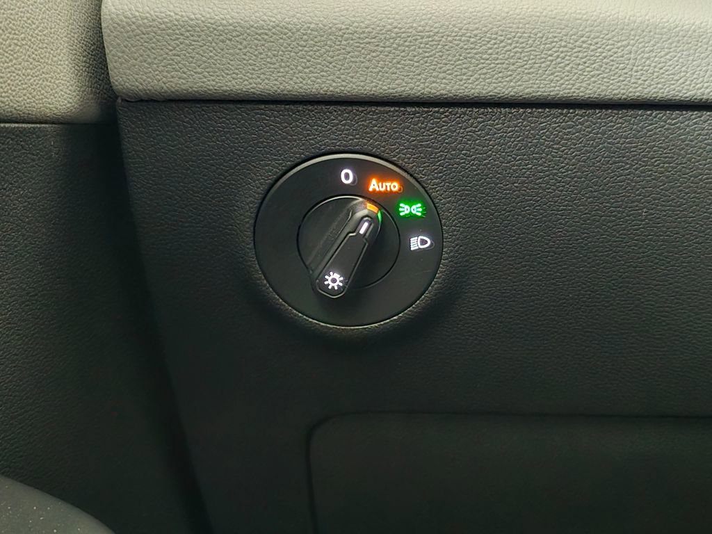 Used 2023 Volkswagen Taos SE w/ Black Wheel Package image 31