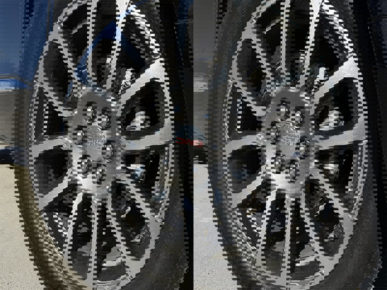 Used 2022 GMC Acadia Denali w/ Denali Technology Package image 9