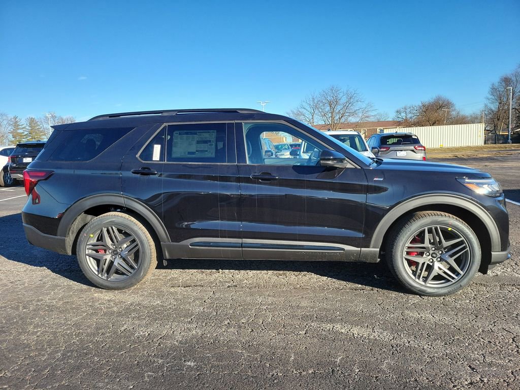 New 2026 Ford Explorer ST-Line image 3