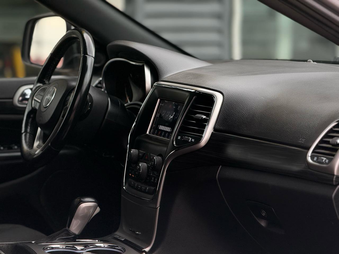 Used 2021 Jeep Grand Cherokee Laredo RWD image 15