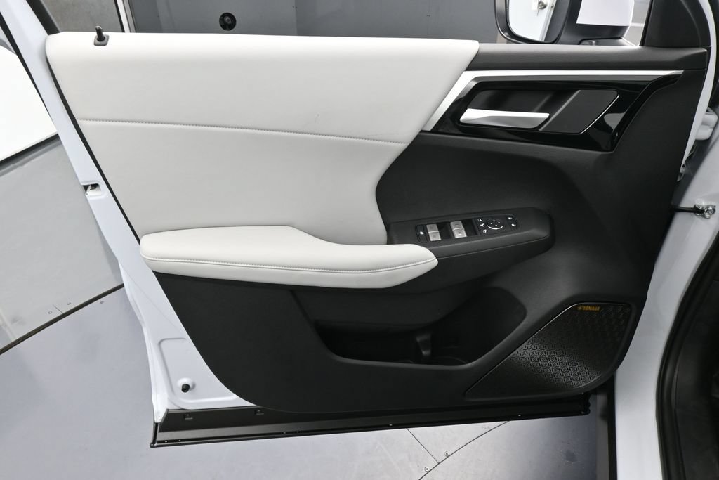 New 2026 Mitsubishi Outlander SE FWD image 13