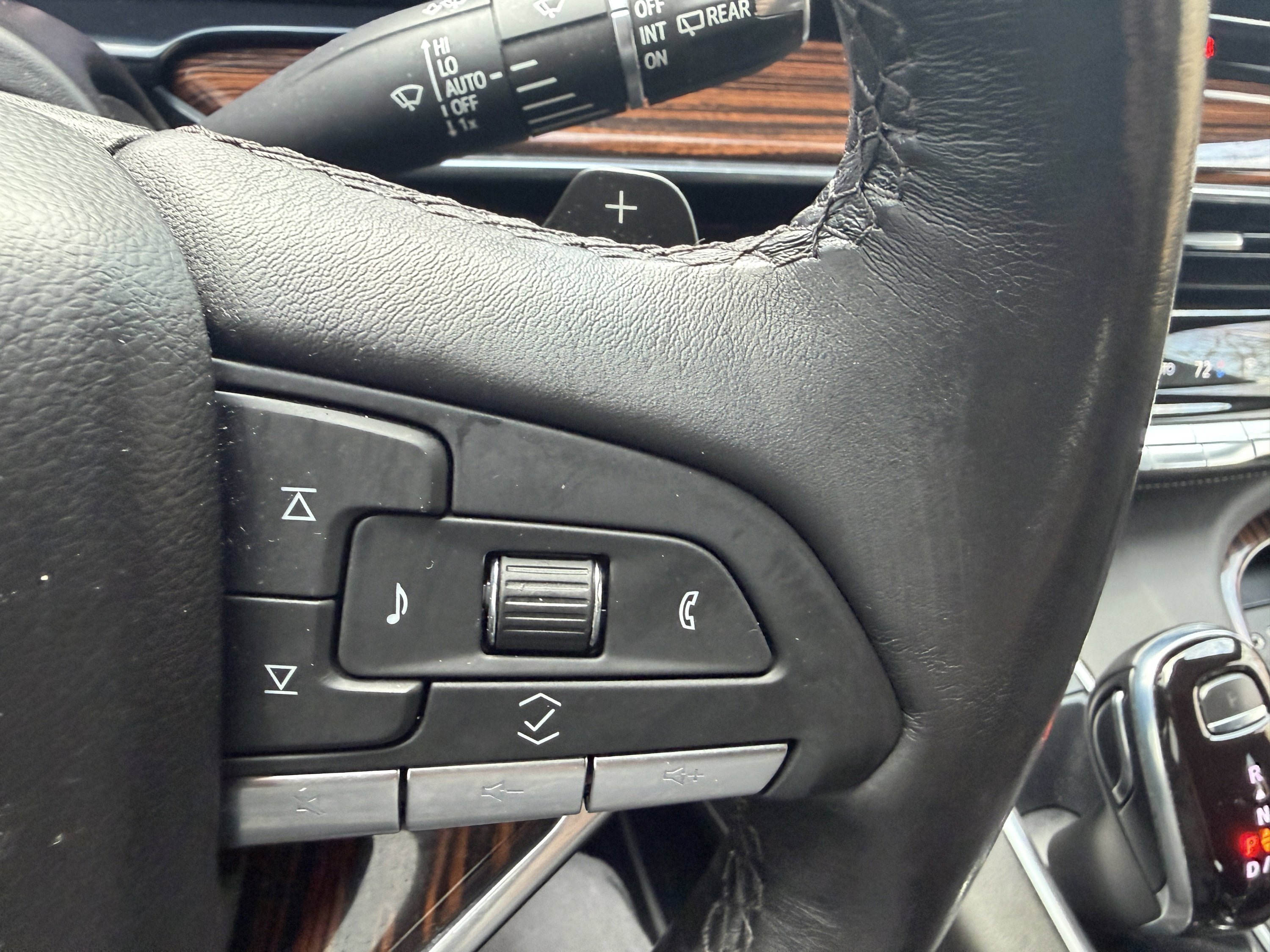 Used 2022 Cadillac Escalade ESV Premium Luxury w/ Performance Package AWD/4WD image 26