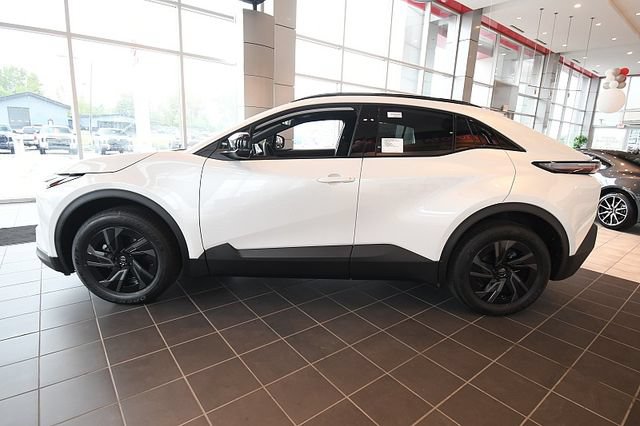 New 2026 Toyota C-HR AWD/4WD image 4