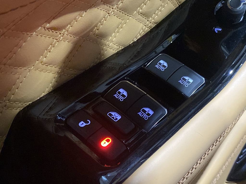 Used 2025 Jeep Grand Cherokee L Summit image 9