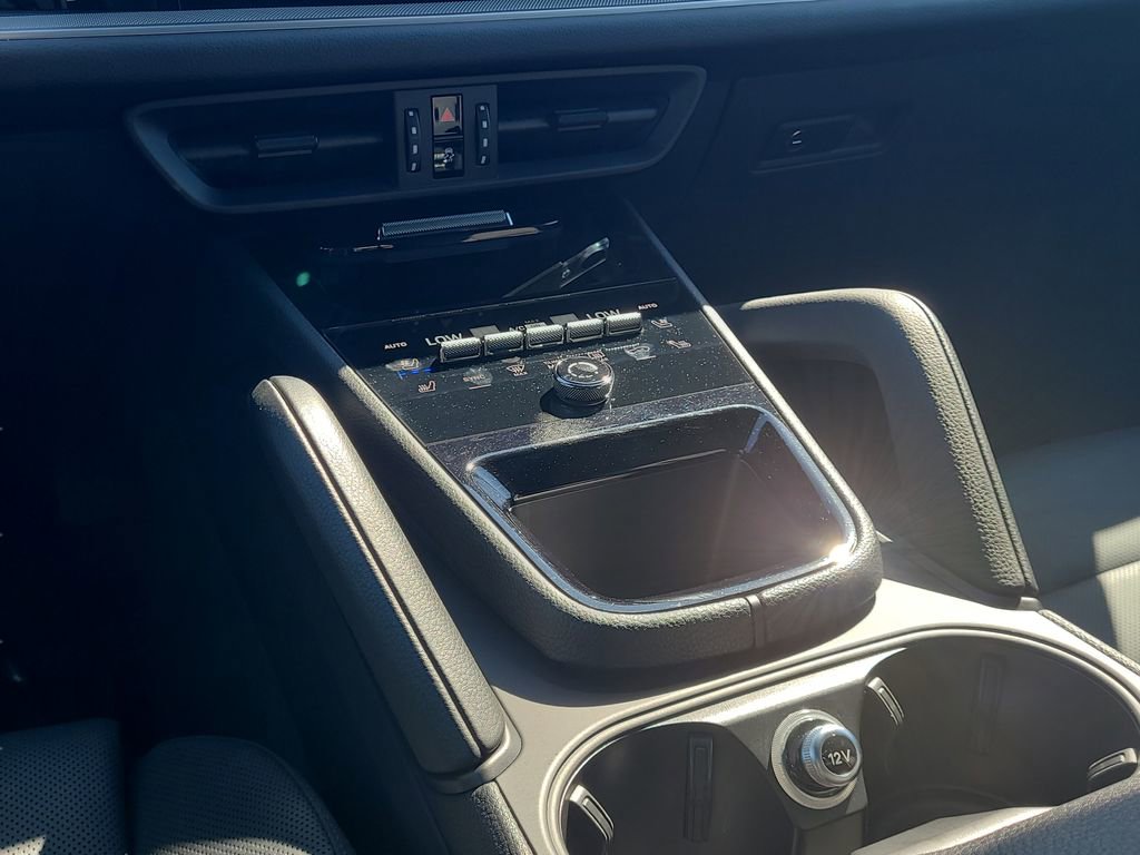 Used 2024 Porsche Cayenne AWD/4WD image 18