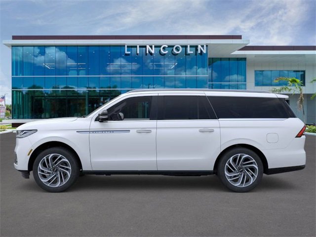 New 2025 Lincoln Navigator L Reserve image 3