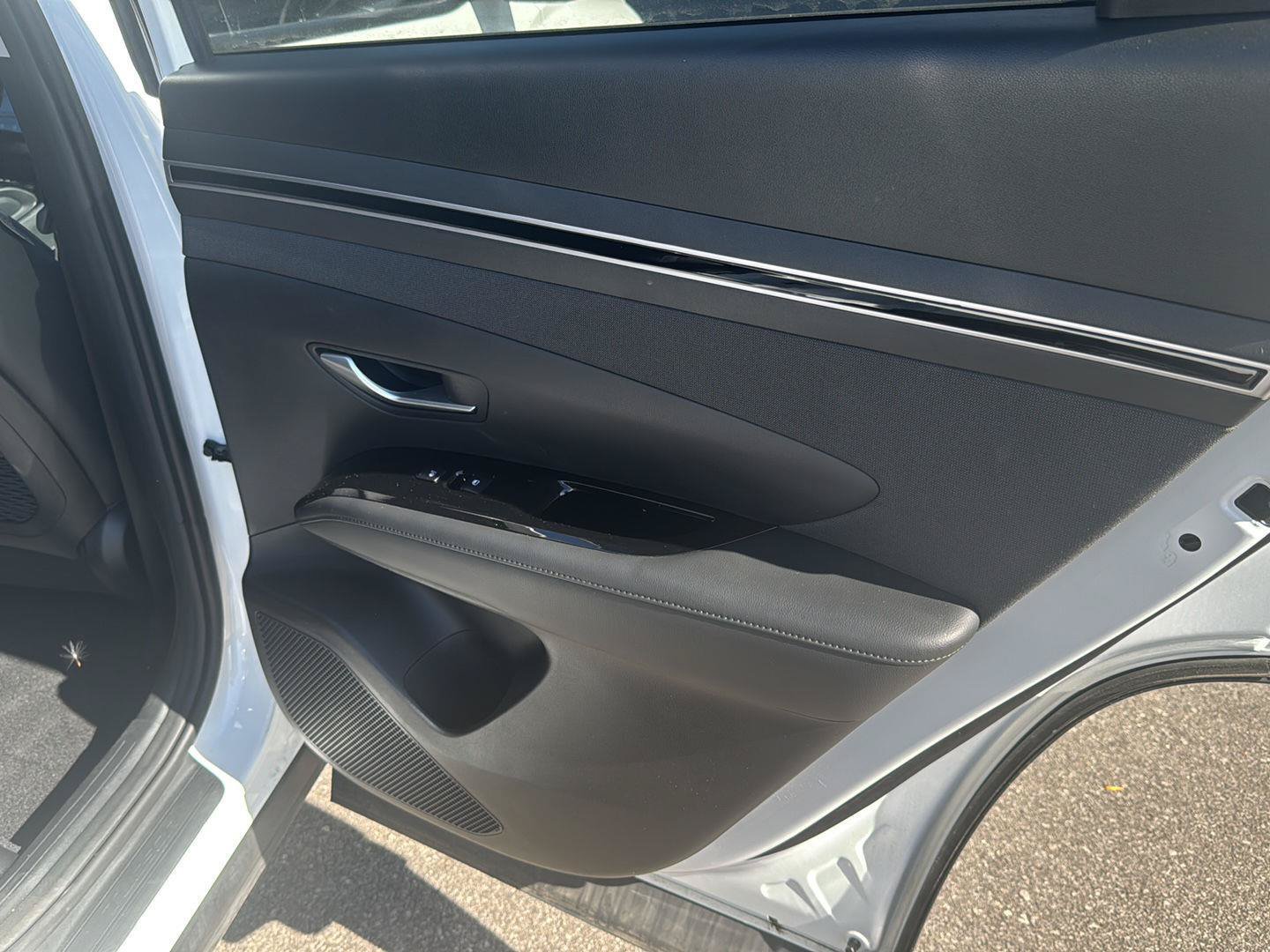 Certified 2024 Hyundai Tucson Limited AWD/4WD image 16