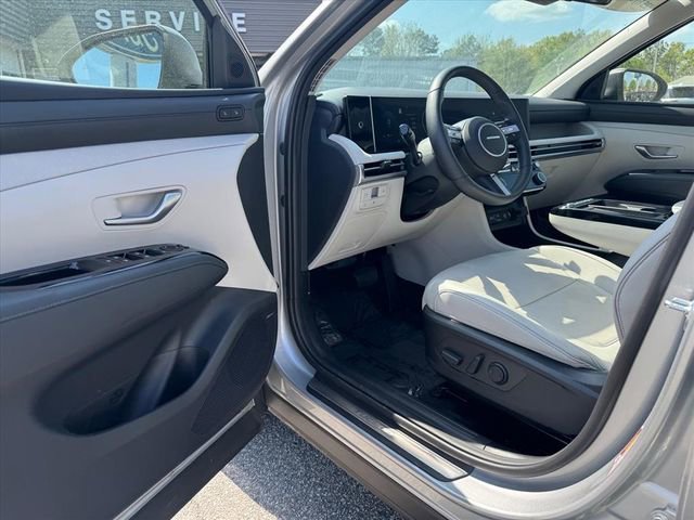 Used 2025 Hyundai Tucson Limited image 15