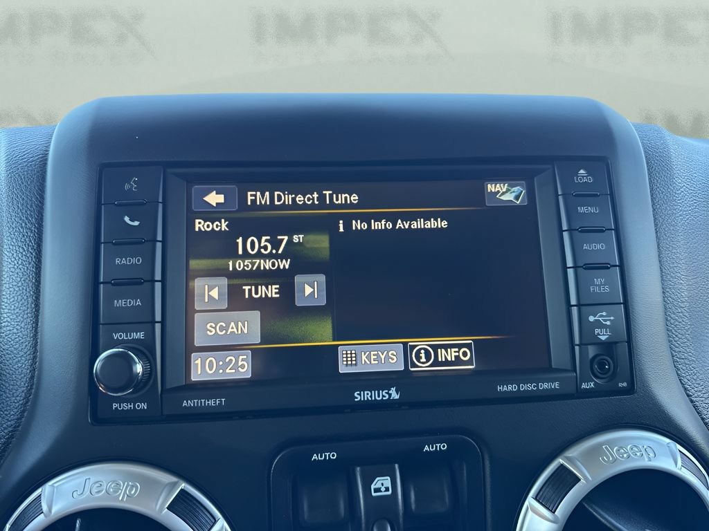 Used 2017 Jeep Wrangler Unlimited Sahara w/ Connectivity Group AWD/4WD image 19