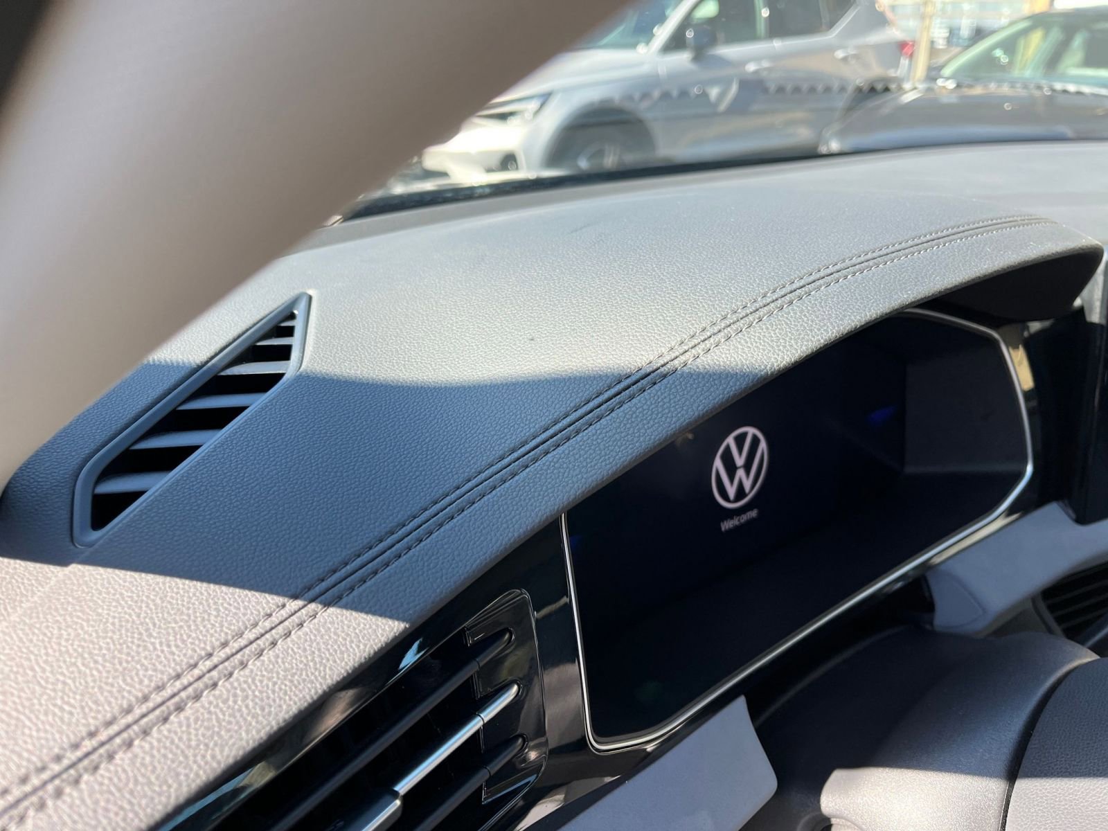 Used 2025 Volkswagen Jetta SE image 34