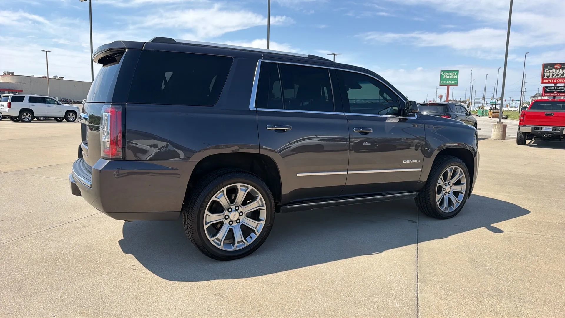 Used 2018 GMC Yukon Denali w/ Denali Ultimate Package AWD/4WD image 22