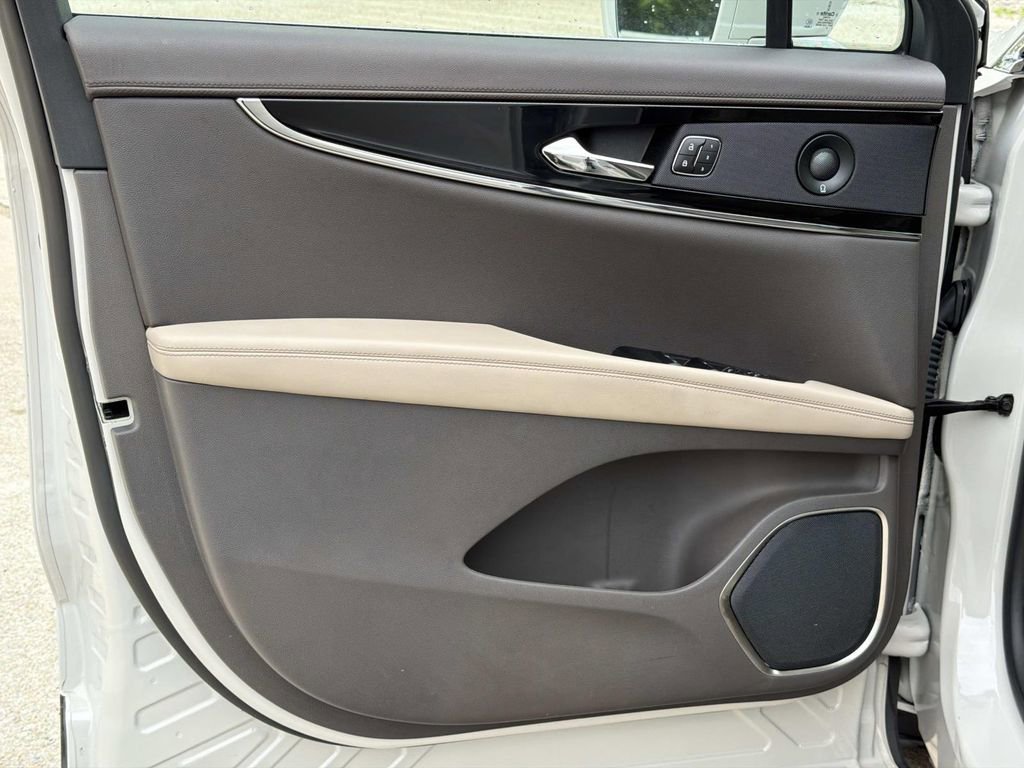 Used 2023 Lincoln Nautilus Reserve w/ Equipment Group 201A image 19