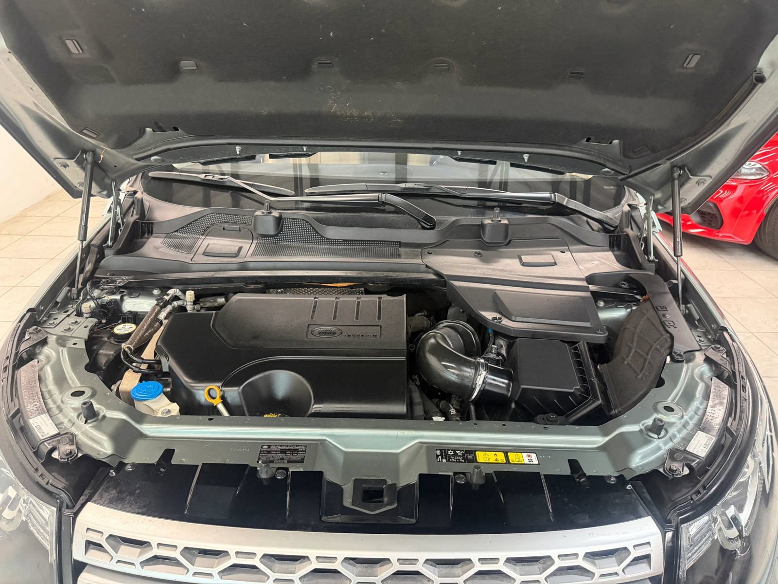 Used 2018 Land Rover Discovery Sport HSE AWD/4WD image 34
