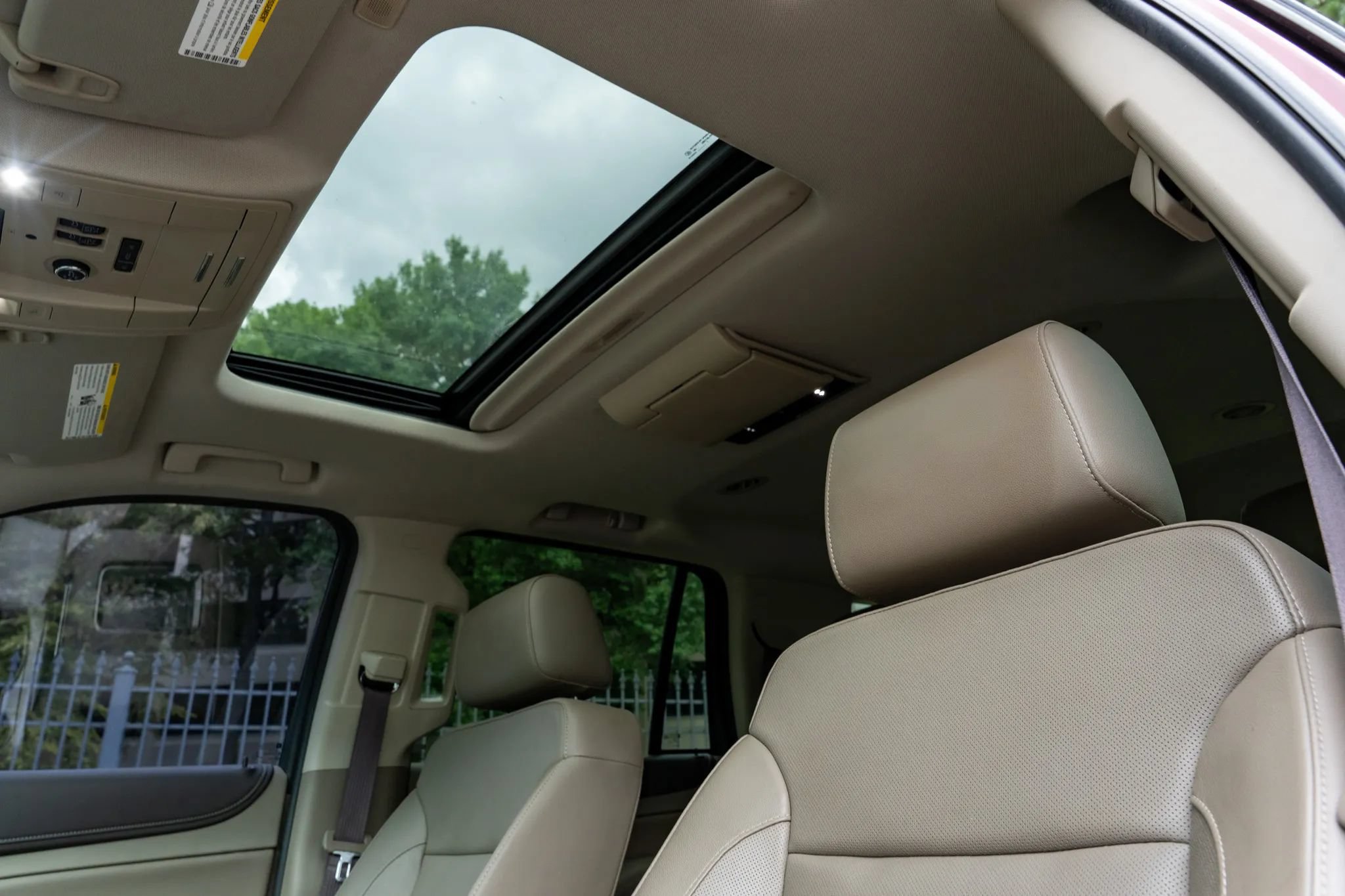 Used 2018 GMC Yukon SLT w/ Premium Edition RWD image 12