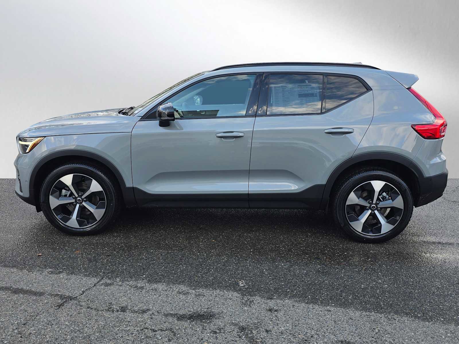 New 2026 Volvo XC40 B5 Plus w/ Protection Package Premier image 6