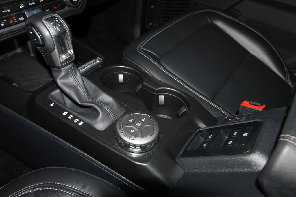 Used 2025 Ford Bronco Outer Banks image 14