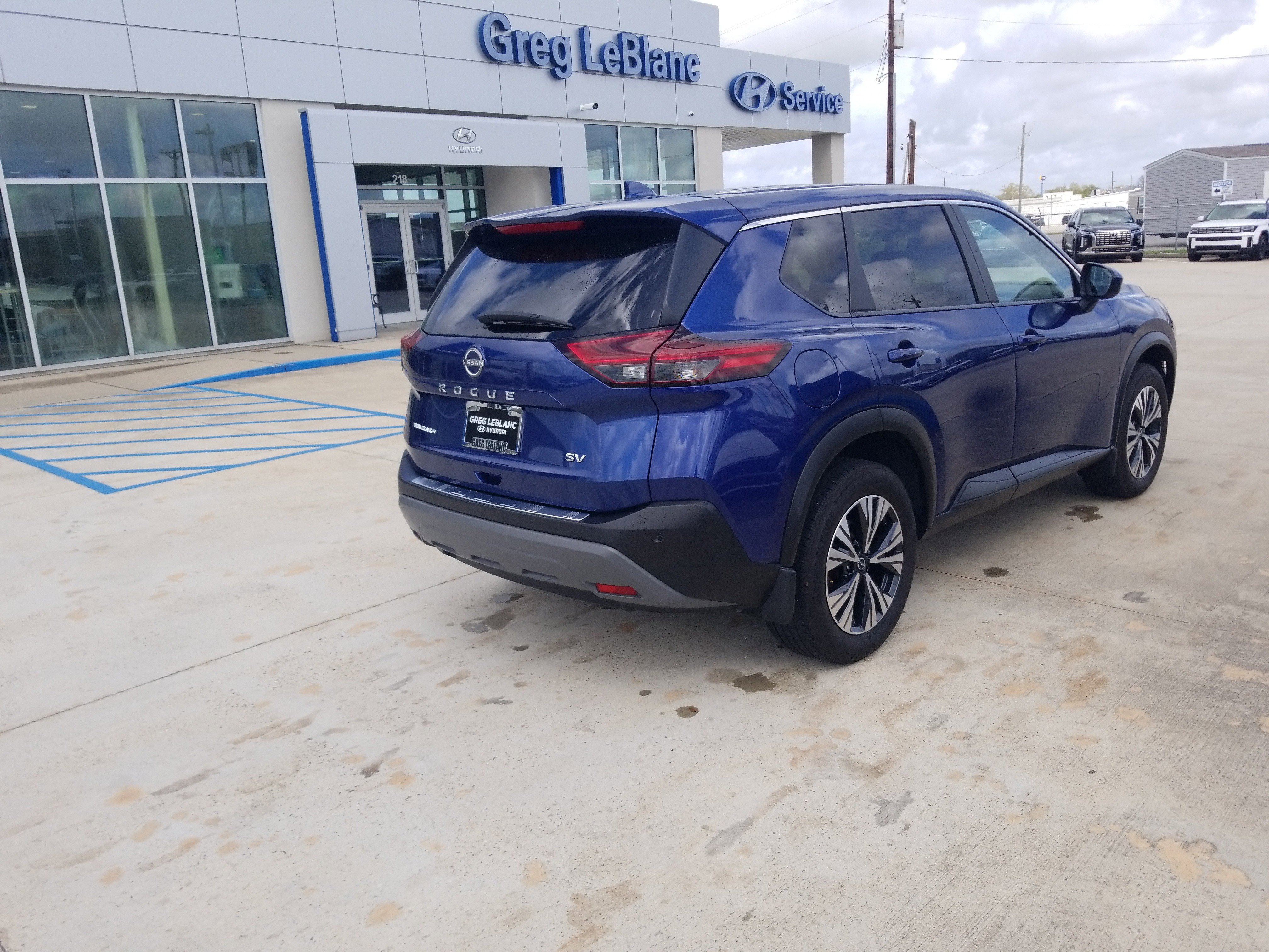 Used 2023 Nissan Rogue SV image 7