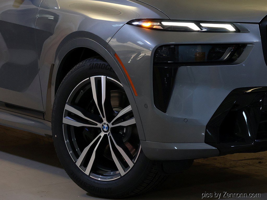 Used 2027 BMW X7 xDrive40i w/ M Sport Package AWD/4WD image 3