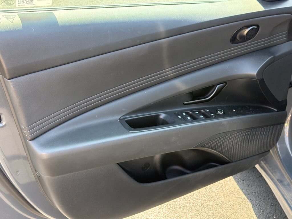 Certified 2025 Hyundai Elantra Sport FWD image 10